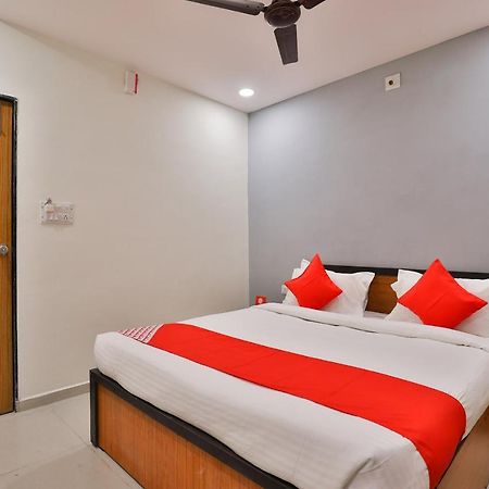 Oyo 16675 Hotel Shri Krishna Inn Surat Eksteriør billede
