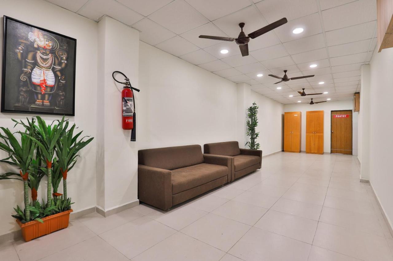 Oyo 16675 Hotel Shri Krishna Inn Surat Eksteriør billede