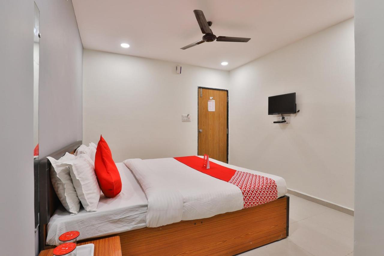 Oyo 16675 Hotel Shri Krishna Inn Surat Eksteriør billede