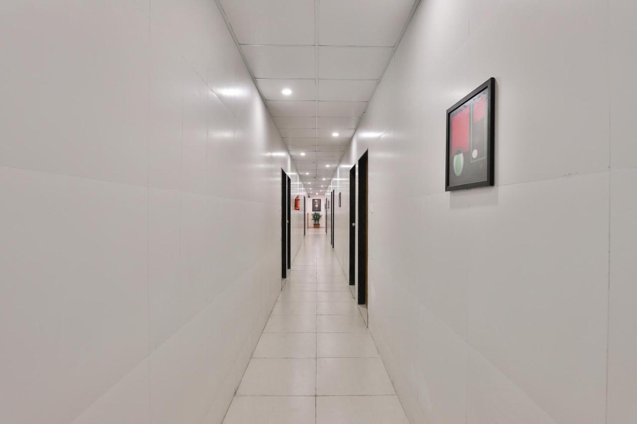 Oyo 16675 Hotel Shri Krishna Inn Surat Eksteriør billede